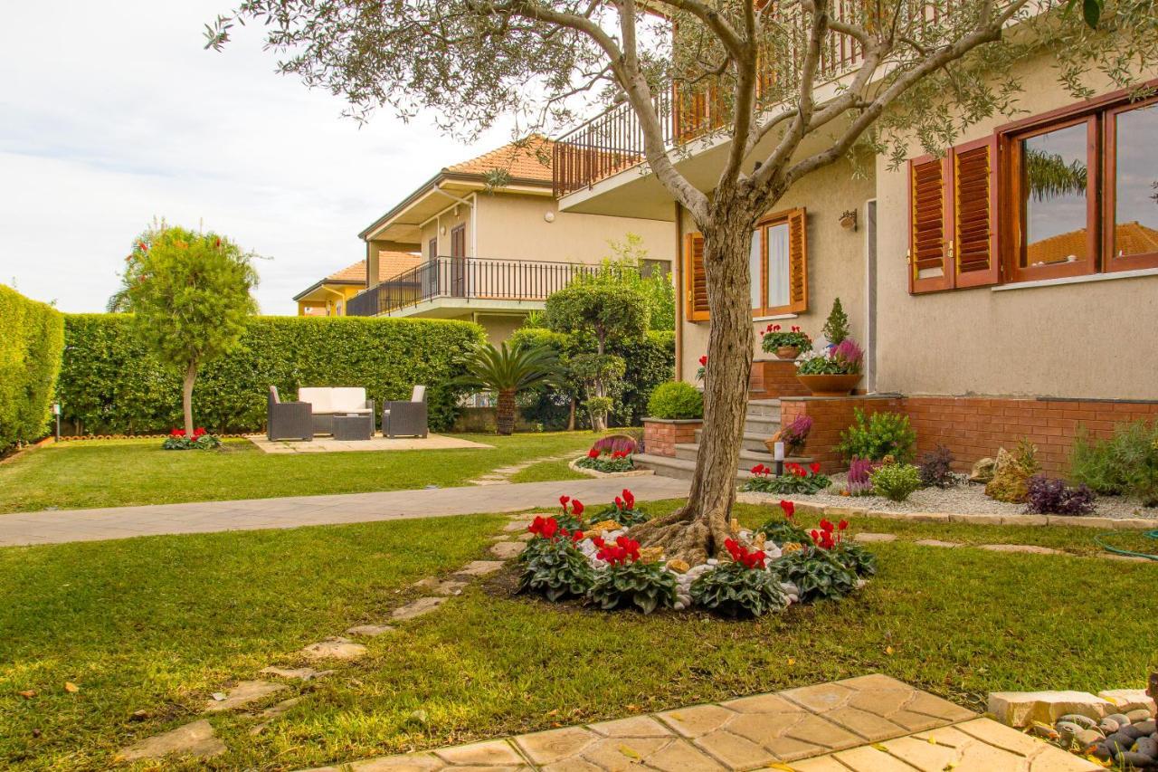 Lilla - Home And Garden Riposto Exterior foto